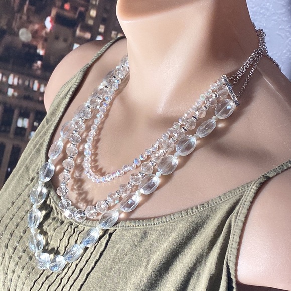 LIZ CLAIBORNE - necklace: triple-tier, multi-sized clear iridescent beads, adj. - Picture 3 of 16